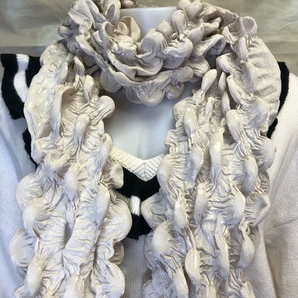 Women novelty bubbly scarf - Picture 3 of 3